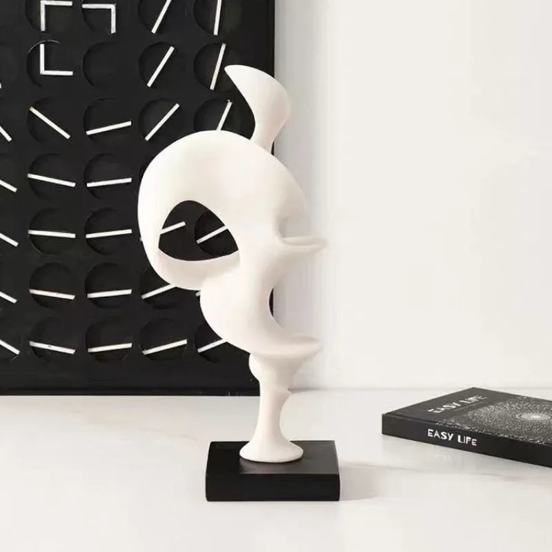 Abstract Miniature Figurine Sculpture – Modern Desktop Decor