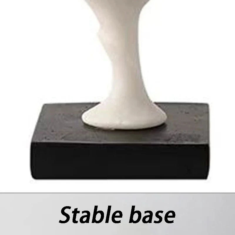 Abstract Miniature Figurine Sculpture – Modern Desktop Decor