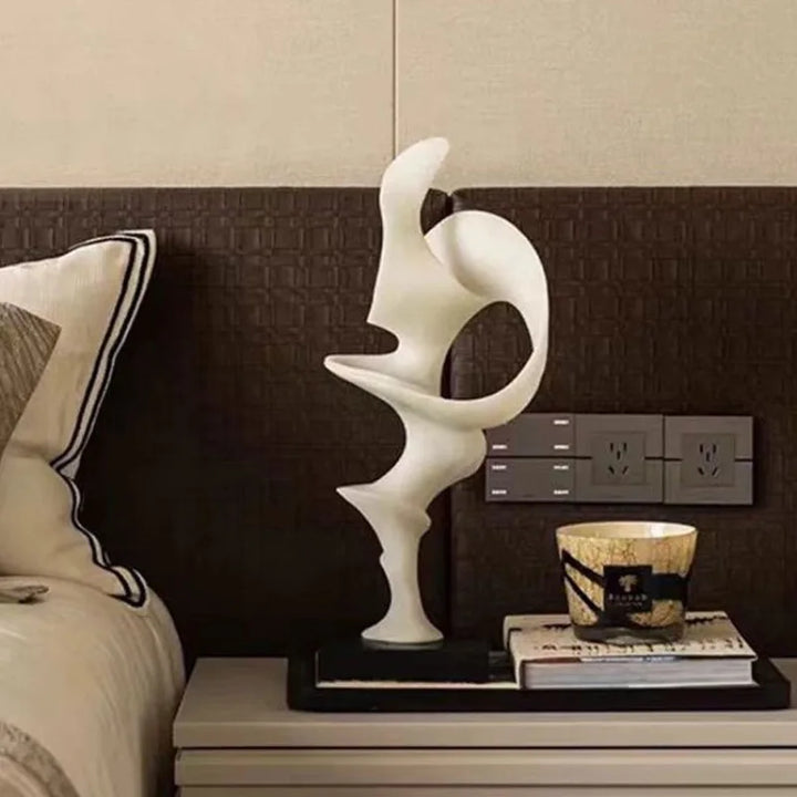 Abstract Miniature Figurine Sculpture – Modern Desktop Decor